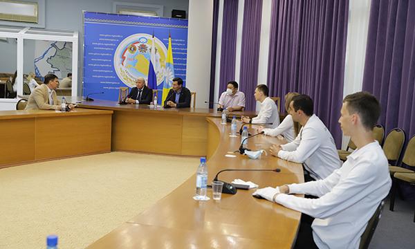 Глава Калмыкии встретился с активистами Российского фонда свободных выборов