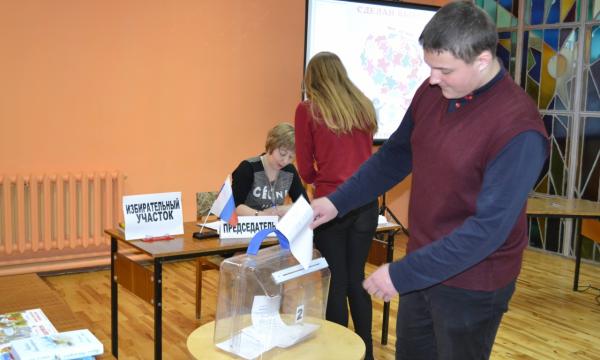 Школьники Донского сыграли в «выборы»