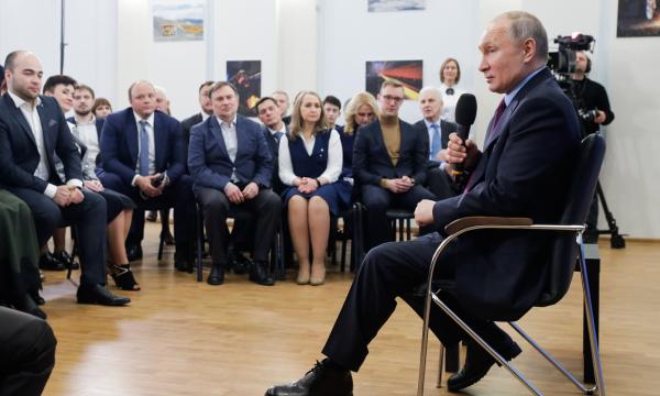 Владимир Путин: "только всенародное голосование и по сути дела плебисцит должны быть окончательной точкой при принятии решений по поправкам в Конституцию РФ"