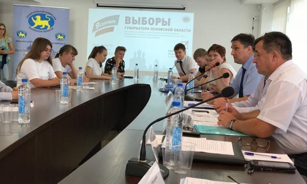 Председатель Молодежной Избирательной Комиссии Ленинградской области  принял участие в информационном форуме с волонтерскими и молодежными организациями