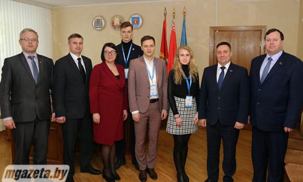 Международные наблюдатели посещают избирательные участки Молодечненского района