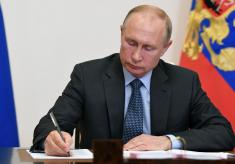 Президент России Владимир Путин подписал закон о выборах во время военного положения